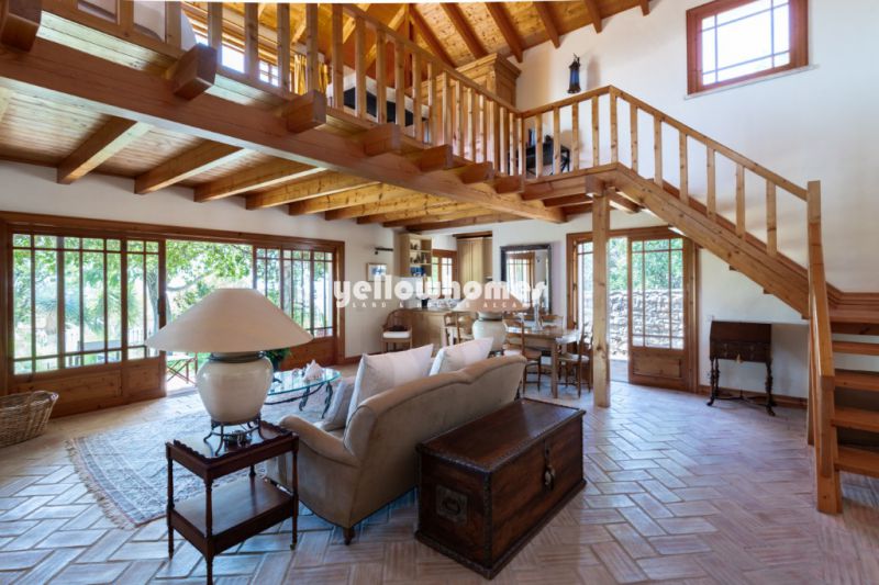 3 bed villa with guest house, pool, 2 garages and sea view near Santa Bárbara de Nexe